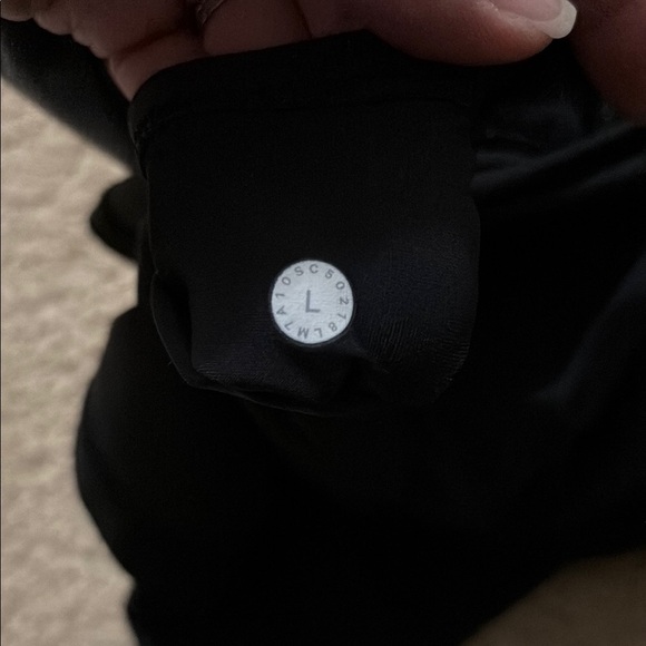 Lululemon men’s lined shorts - Picture 2 of 6